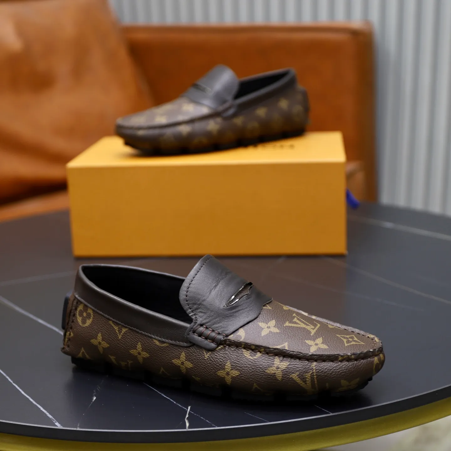 Ex-factory price: 480💰【LV】Louis Vuitton ⚠️High-end men’s driving and pedal series ⚠️38-44 (customized for 45) ⚠️All original cowhide leather! Thick and soft! Made entirely of calfskin lining! Rubber sheet anti-slip beanie sole! Three-dimensional package technology! Fashionable and classic! Handicrafts! Original high quality! Feel free to compare!